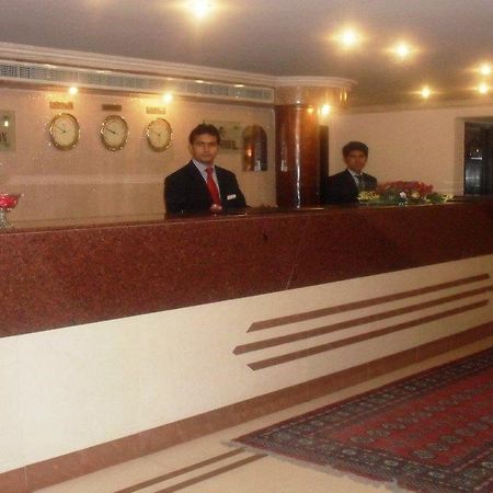 Hotel Crown Plaza Лахор Екстер'єр фото