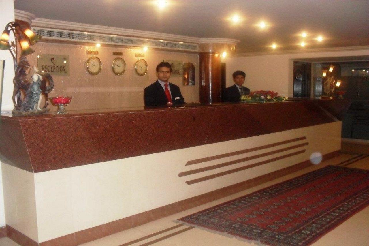 Hotel Crown Plaza Лахор Екстер'єр фото